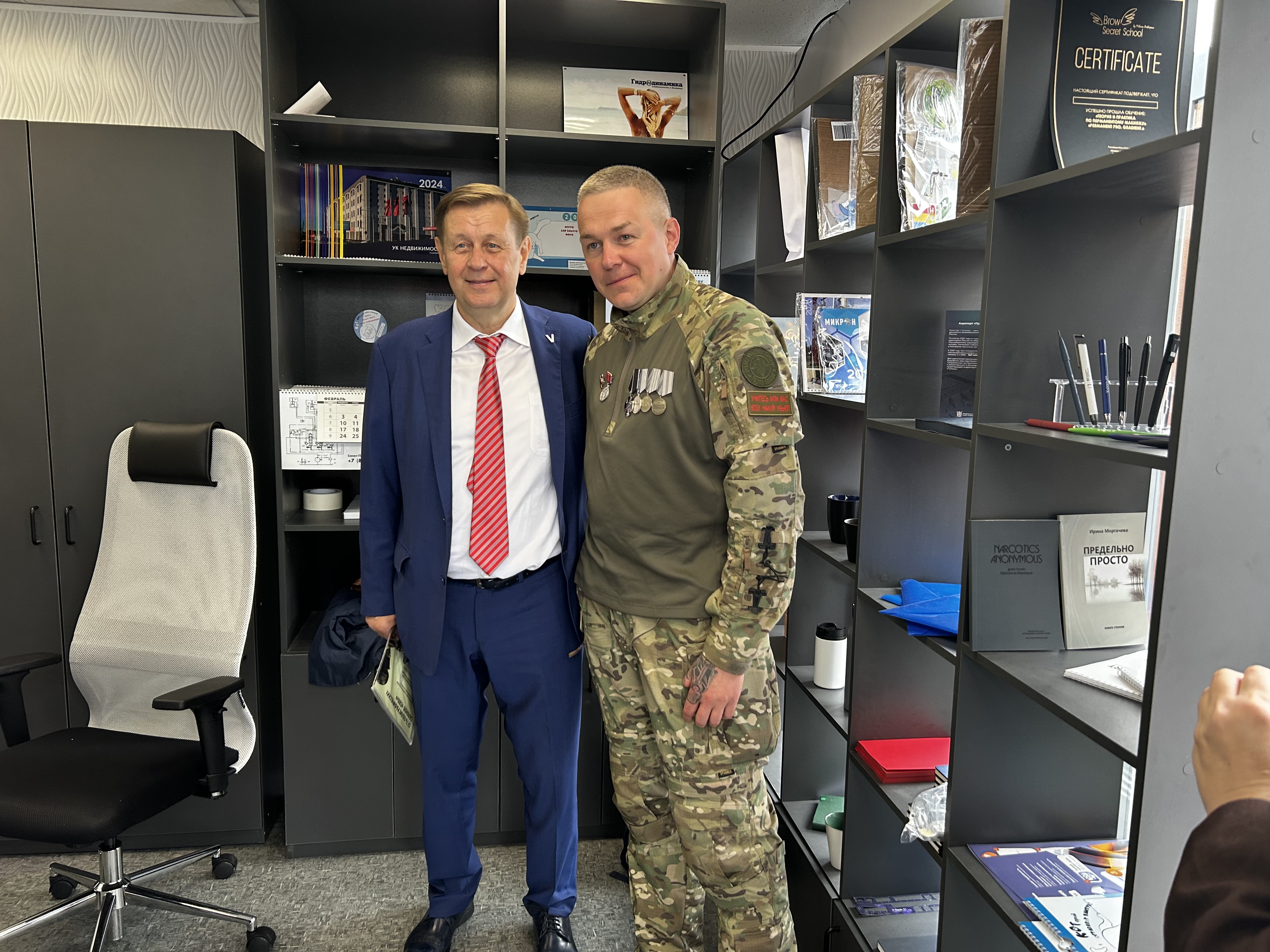 Полиграфический салон «СВОи» открылся на проспекте Науки в Калининском районе. Здесь будут работать бывшие участники СВО, получившие тяжелые ранения в ходе боевых действий