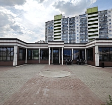 Здание кафе с участком в собственности